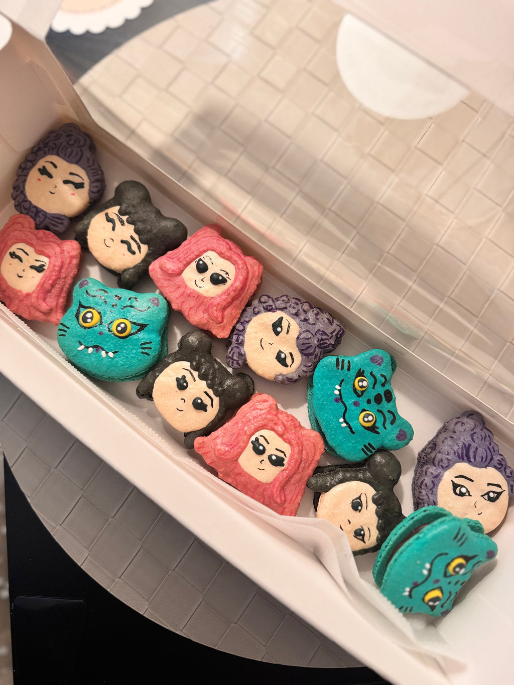 CUSTOM SHAPED MACARONS