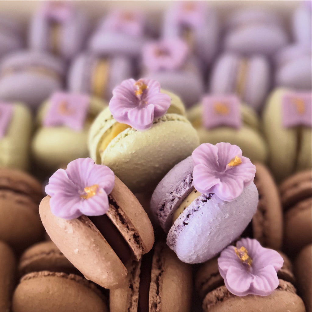 CUSTOM MACARONS