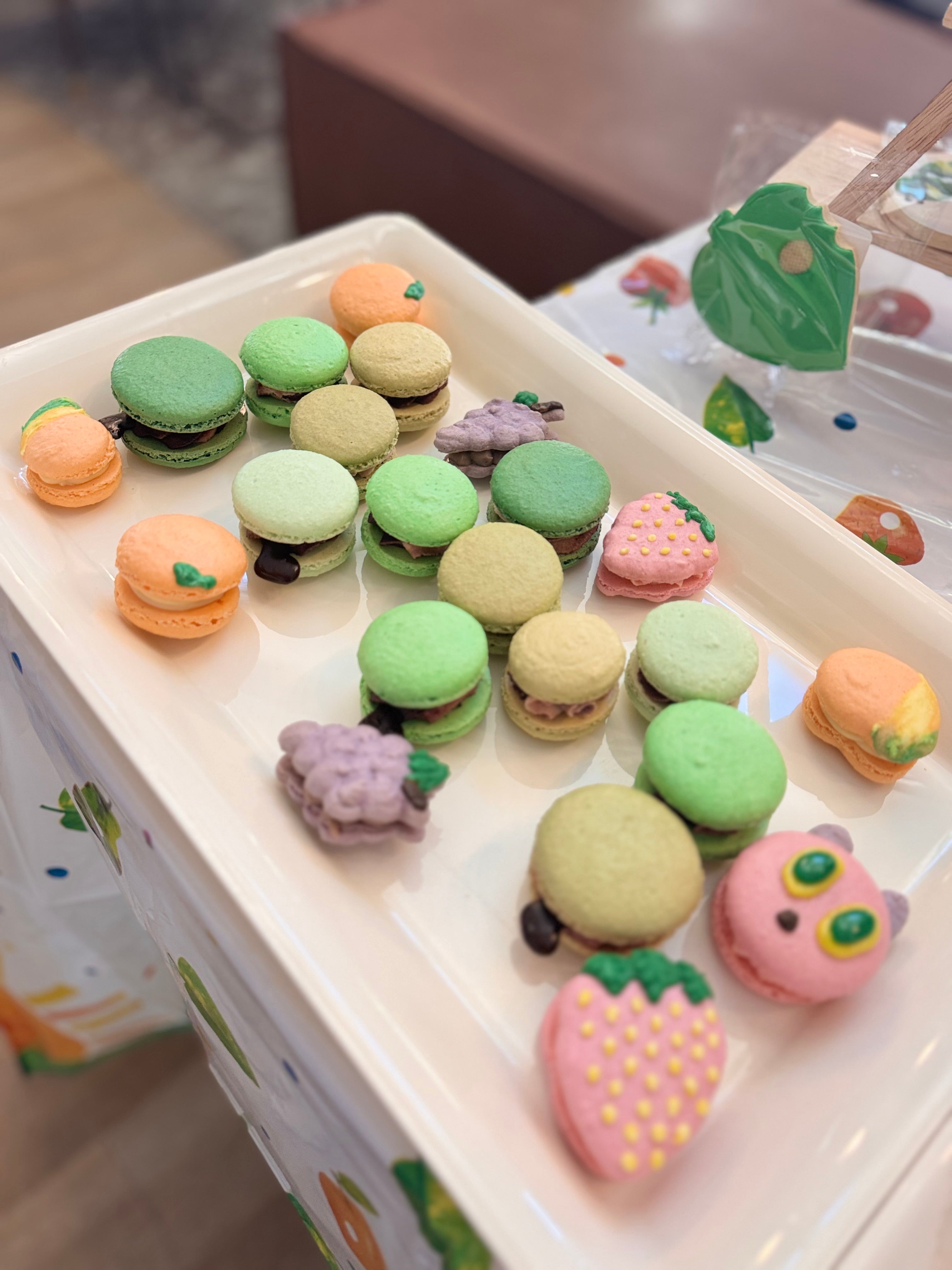 CUSTOM SHAPED MACARONS
