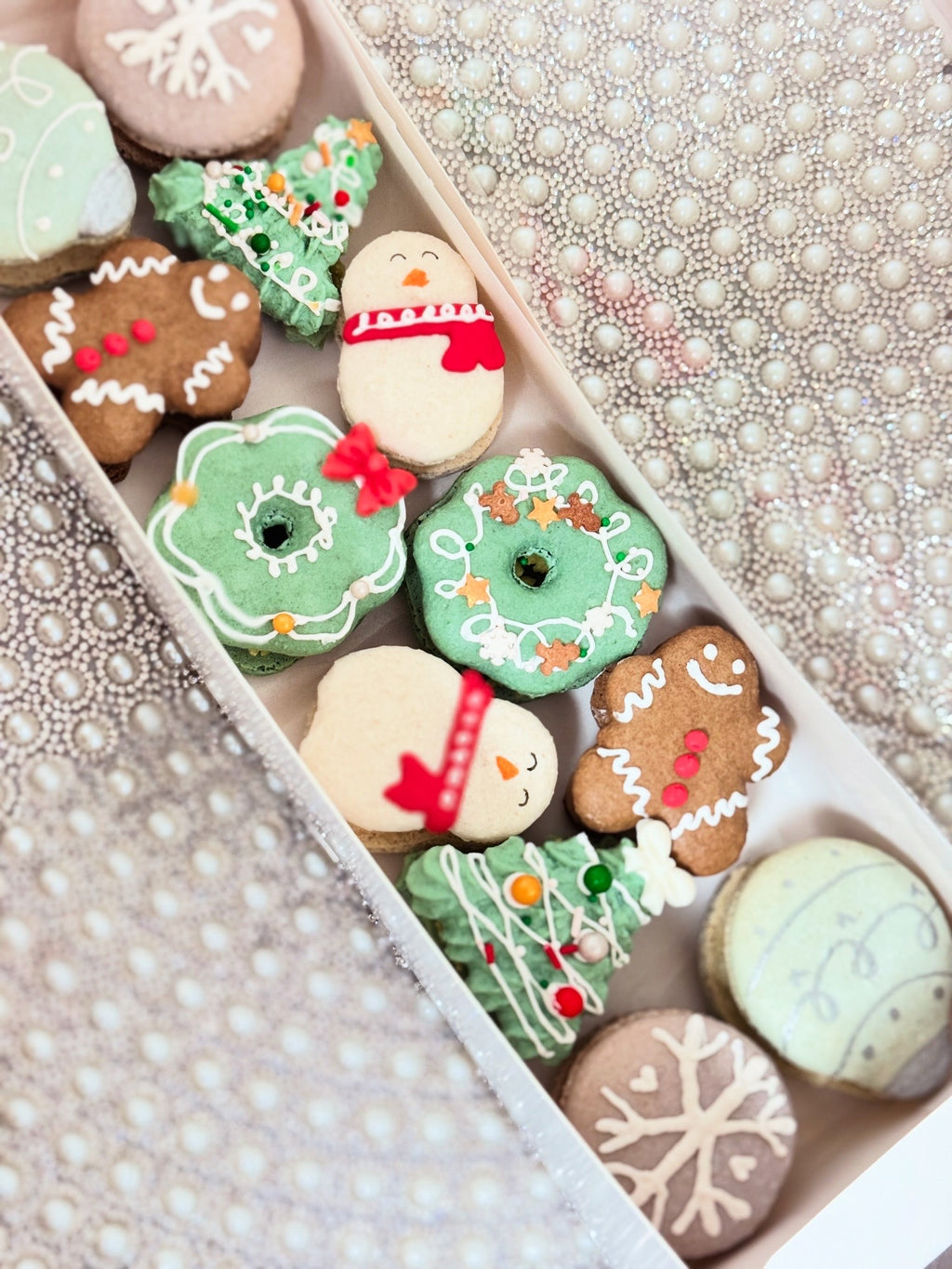 CUSTOM SHAPED MACARONS