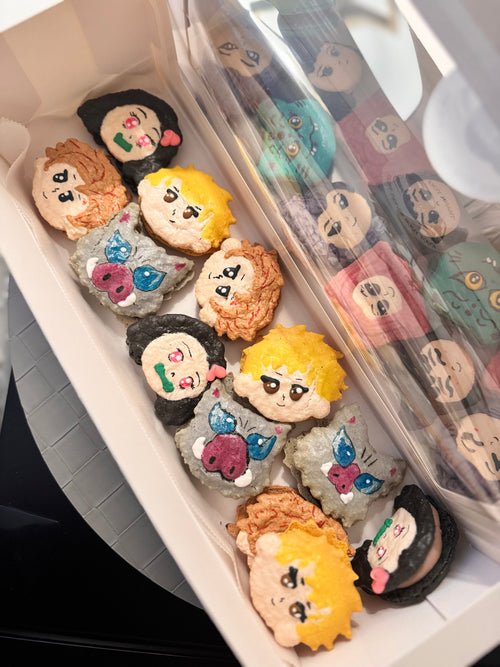 CUSTOM SHAPED MACARONS